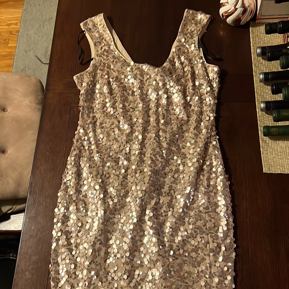 Gentle worn Guess dress